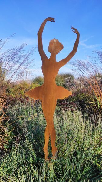 Balerina L dydis Sodo dekoracija iš sendinto metalo