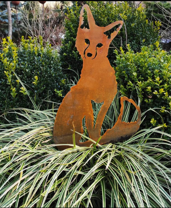 Lapė - sodo dekoracija iš sendinto metalo