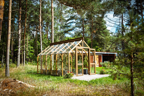 Lähe Klasika 2  3 x 4,25 m / 12,75 m2 stiklinis šiltnamis mediniu rėmu