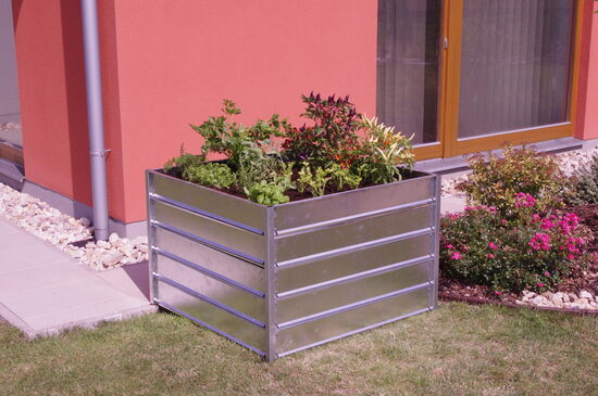 84 x 84 x 73,5 cm modulinė pakelta lysvė