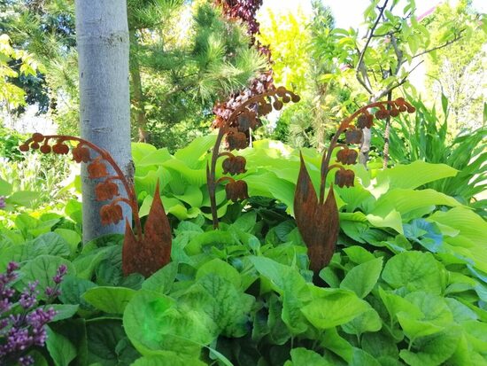 Pakalnutė - sodo dekoracija iš sendinto metalo