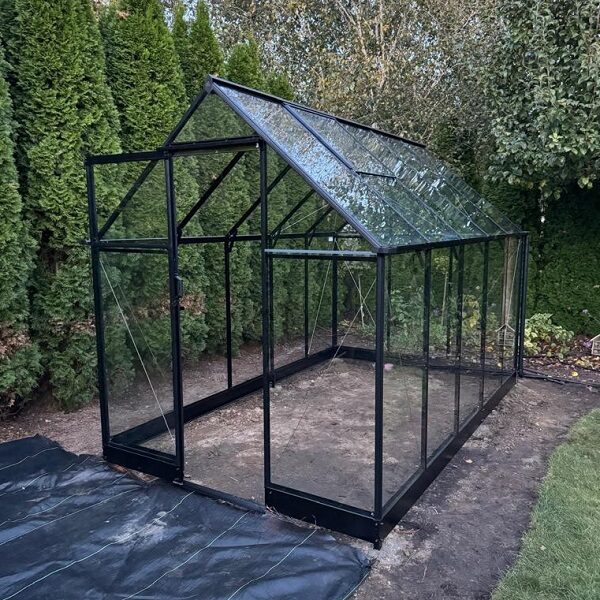 Qube 610 stiklinis šiltnamis